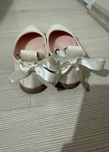 Kız Çocuk Beyaz Klasik Babet Ayakkabı - Görsel 2