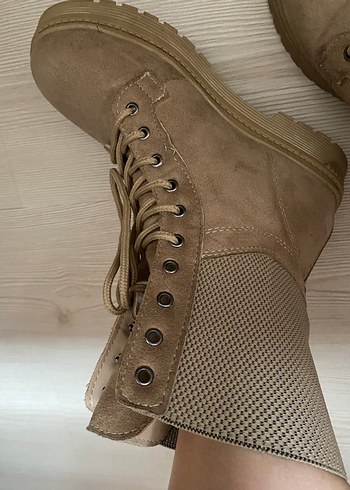 Bej Süet Bağcıklı Kadın Günlük Bot - Görsel 4