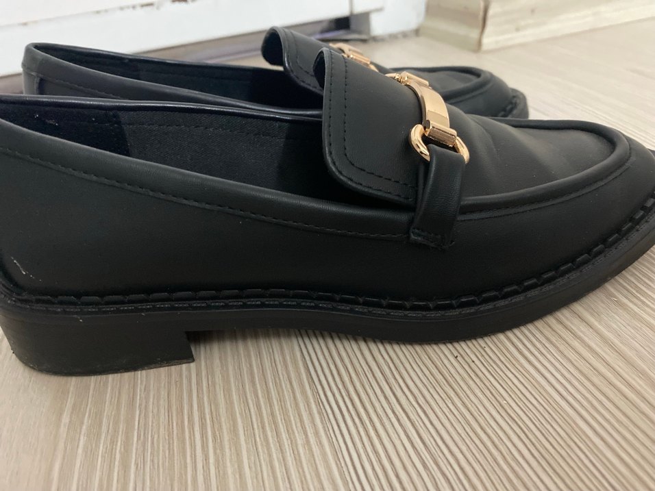 Altın Tokalı Siyah Deri Kadın Loafer - Görsel 3