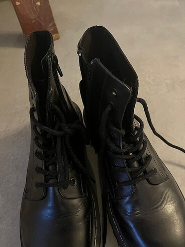Pull and Bear Dr.martens model Bot