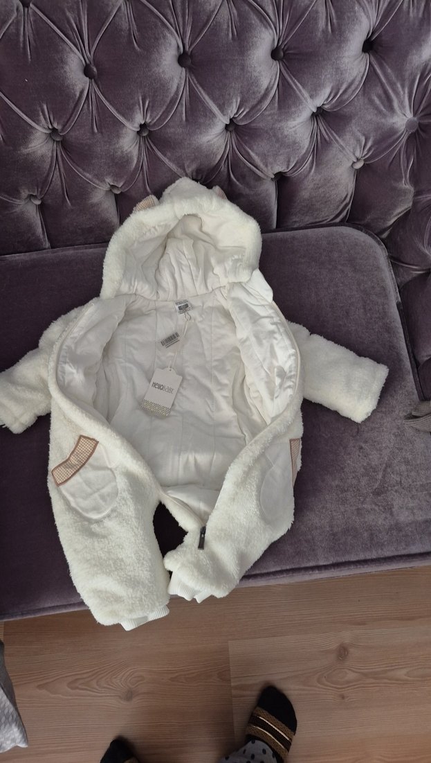 Kapüşonlu Beyaz Kürklü Bebek Tulumu - Görsel 3