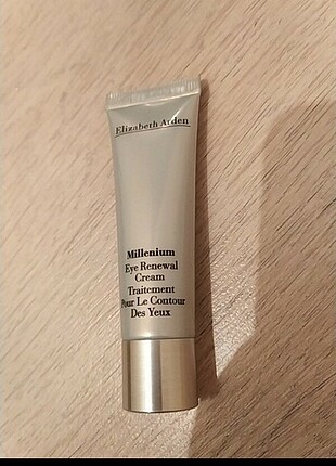 Elizabeth arden göz çevresi kremi 
