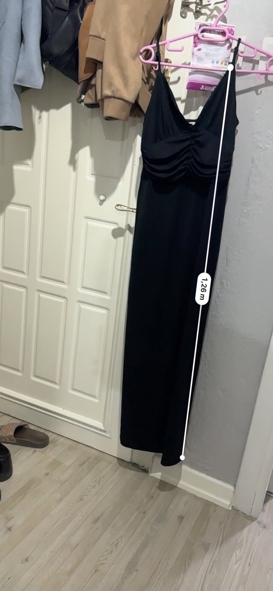 Uzun Siyah Drapeli V Yaka Elbise - Görsel 2