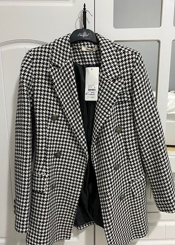 Düğmeli Beyaz Siyah Blazer