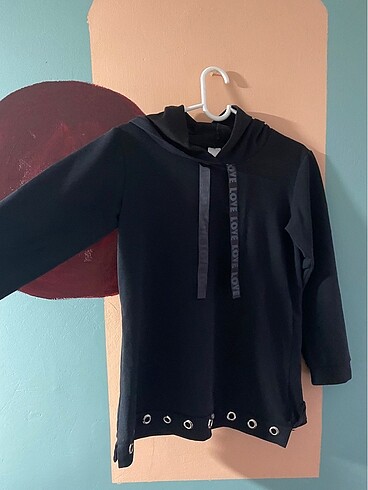 düz şapkalı sweatshirt