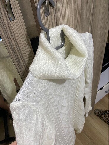 Beyaz Butik Boğazlı elbise