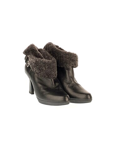 Stuart Weitzman Stuart Weitzman Bot %70 İndirimli.