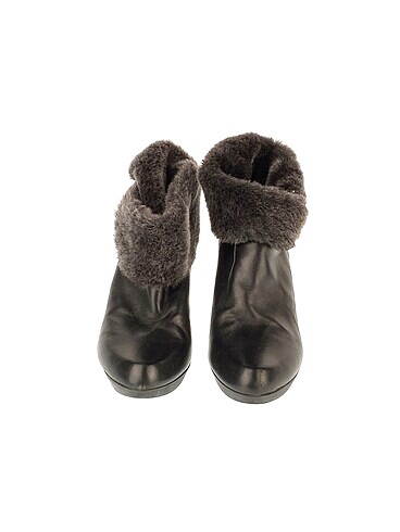 39 Beden Stuart Weitzman Bot %70 İndirimli.