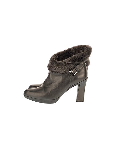 Stuart Weitzman Bot %70 İndirimli.
