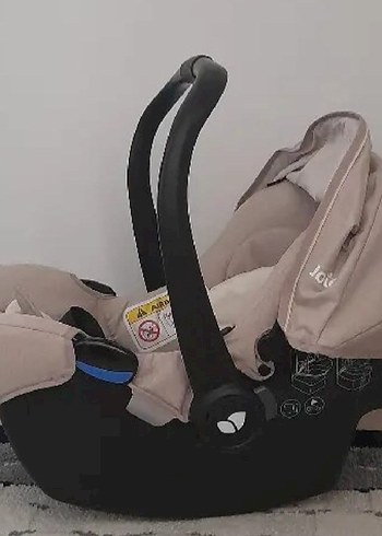 Joie Joie bebek arabası ve oto koltuğu.