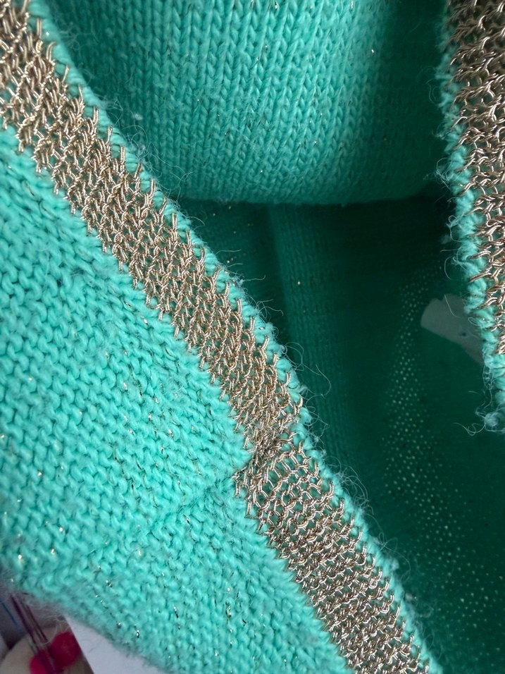 Şık bir kazak ve güzel renk. 9-10 yaş. Temiz. - Görsel 4