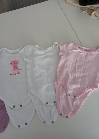 Kız Bebek Düğmeli Kolsuz Çıtçıtlı Body 5 tane - Görsel 4