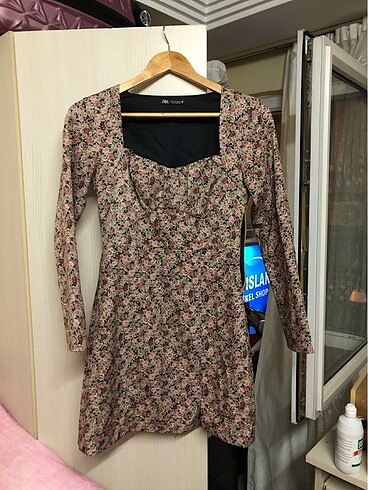 Zara kahverengi çiçekli yaka detaylı elbise