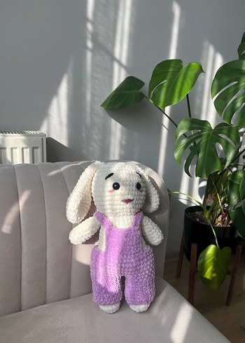 Lila elbiseli Örgü Tavşan Peluş Oyuncak - Görsel 4