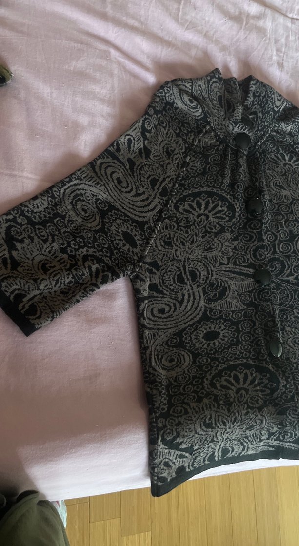 Desenli siyah ve Kahverengi Düğmeli büyük beden Hırka - Görsel 5