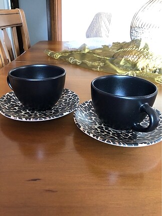Leoparlı fincan