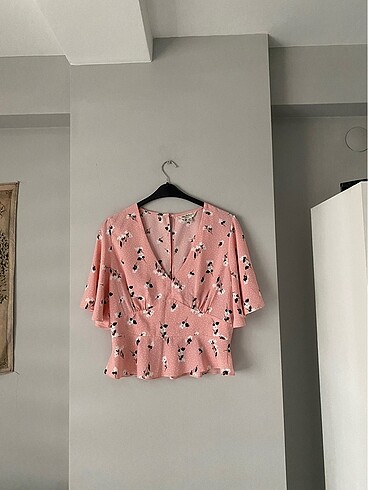 Pembe çiçekli bluz