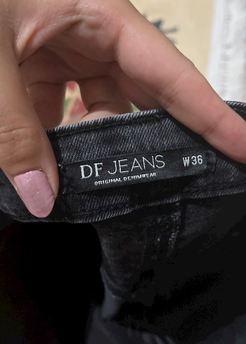 36 Beden Kadın Siyah Rahat Kesim Mini Denim Şort