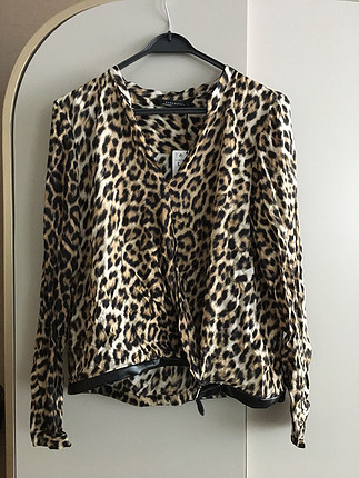 Zara Leopar suni deri detayli V yaka bluz , etiketli