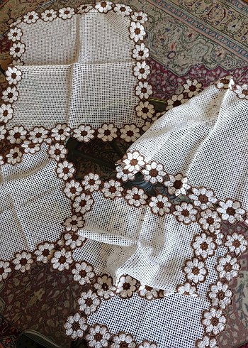 Çiçek Motifli El işi Dantel Örtü Seti - Görsel 7