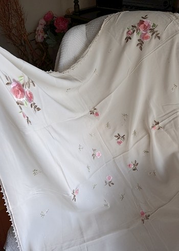 İpek üzerine Nakışlı Beyaz Pastel fiskos Masa Örtüsü - Görsel 3