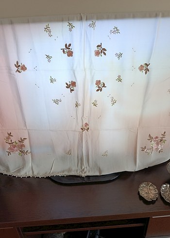 İpek üzerine Nakışlı Beyaz Pastel fiskos Masa Örtüsü - Görsel 4