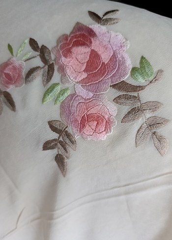 İpek üzerine Nakışlı Beyaz Pastel fiskos Masa Örtüsü - Görsel 2