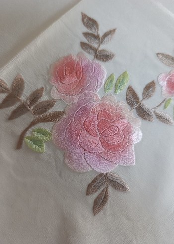 İpek üzerine Nakışlı Beyaz Pastel fiskos Masa Örtüsü - Görsel 6