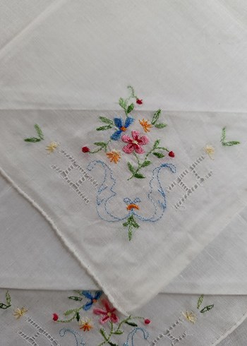 Nostalji İşlemeli Beyaz mendil sehpa Örtüsü Seti - Görsel 2