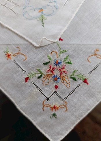 Nostalji İşlemeli Beyaz mendil sehpa Örtüsü Seti - Görsel 3