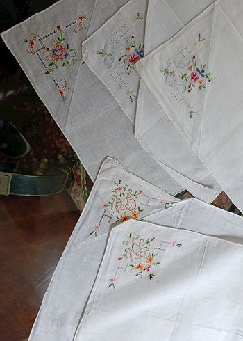 Nostalji İşlemeli Beyaz mendil sehpa Örtüsü Seti - Görsel 5