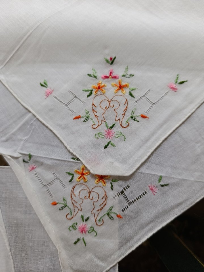 Nostalji İşlemeli Beyaz mendil sehpa Örtüsü Seti - Görsel 4