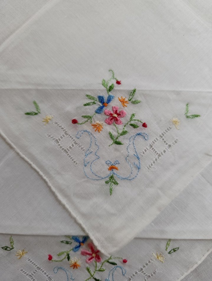 Nostalji İşlemeli Beyaz mendil sehpa Örtüsü Seti - Görsel 2