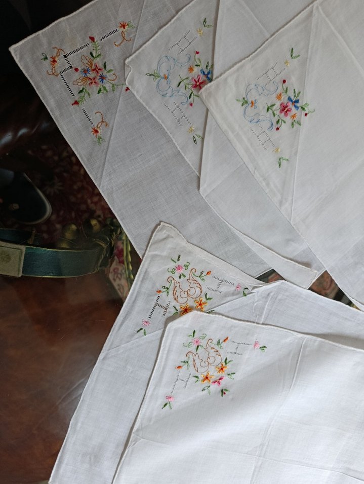 Nostalji İşlemeli Beyaz mendil sehpa Örtüsü Seti - Görsel 5