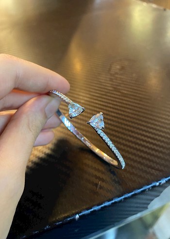 Beyaz Minimalist Sıra Taşlı Bileklik - Görsel 3