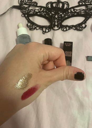 Siyah Maskeli ve Likit Makyaj Ürünleri Seti - Görsel 2