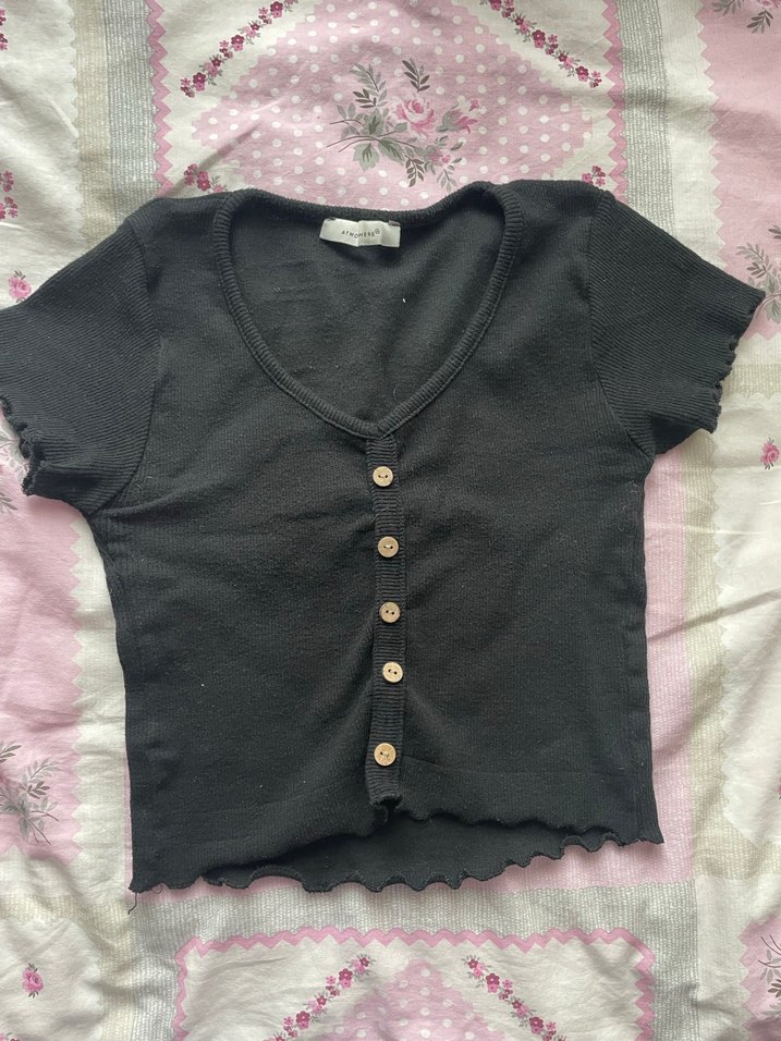 Kızlar için Siyah Düğmeli V Yakalı Tişört - Görsel 2