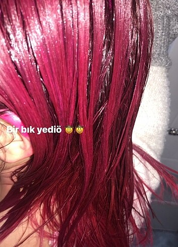 Pembe saç boyasii