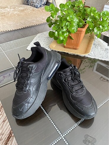 37,5 Beden siyah Renk Orjinal Nike Air Max Verona