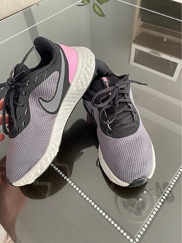 37,5 Beden gri Renk Orjinal Nike Revolution