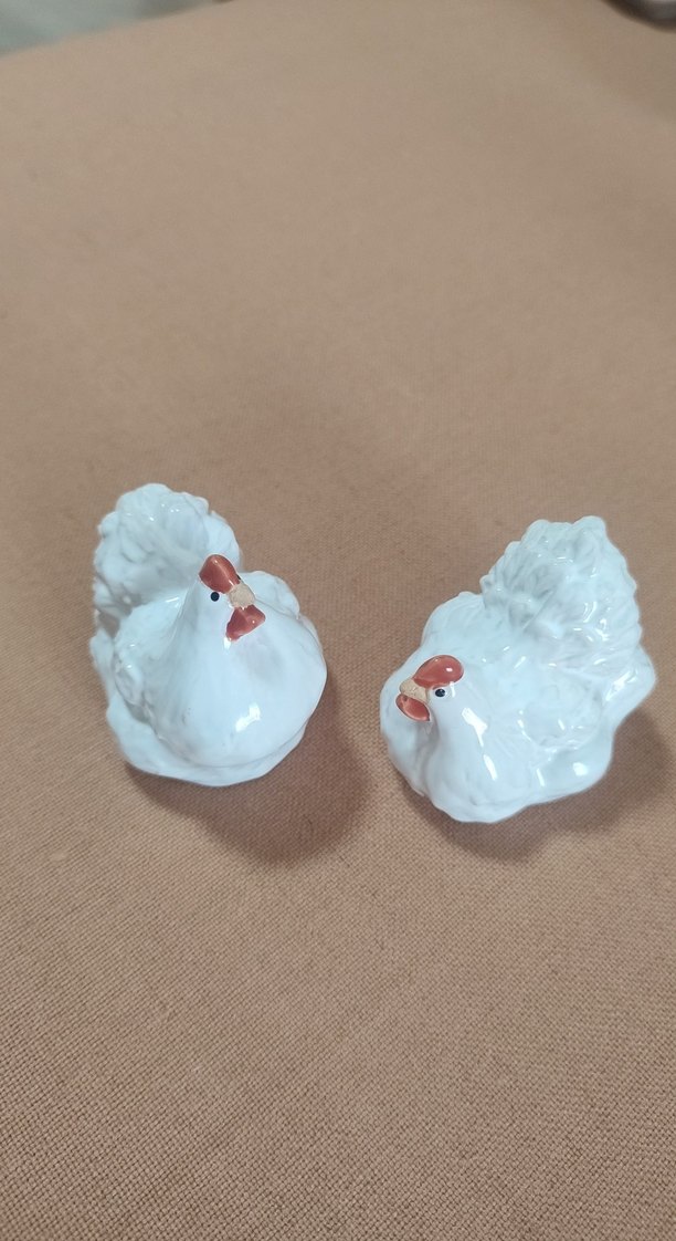 Beyaz Seramik Tavuk Figürleri - Görsel 3