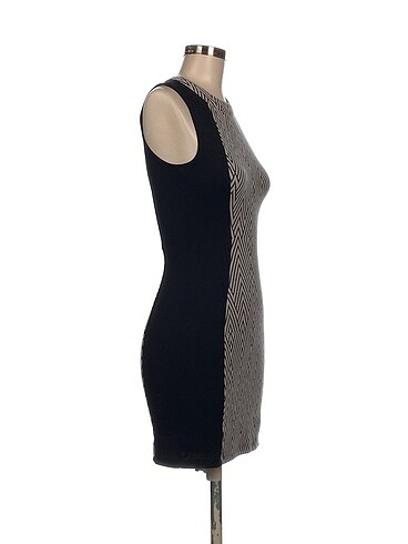 H&M H&M Kısa Elbise %70 İndirimli.