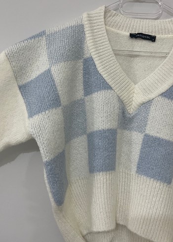 Ekose Desenli V Yaka Örgü Kadın Kazak - Görsel 2