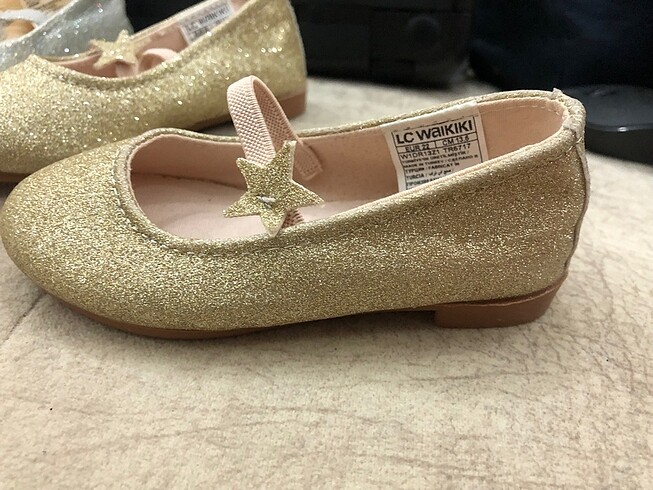Diğer Gold rengi kız çocuk ayakkabı 22 numara