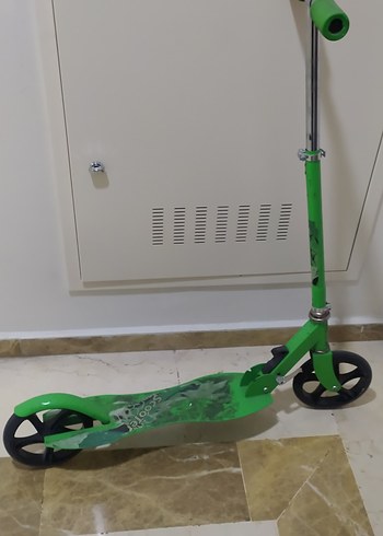 Yeşil Çocuk Scooter'ı