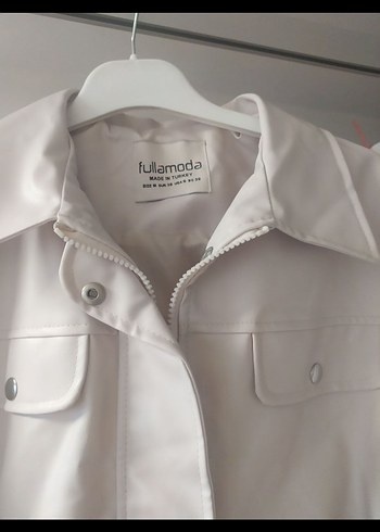 Kadın Beyaz Deri Düğmeli Ceket - Görsel 3