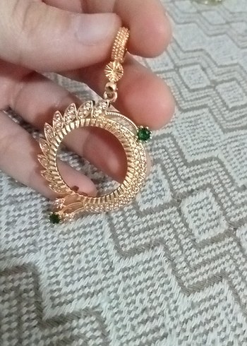 Yılan Desenli Zincir Detaylı Altın Renkli Kolye Ucu - Görsel 4