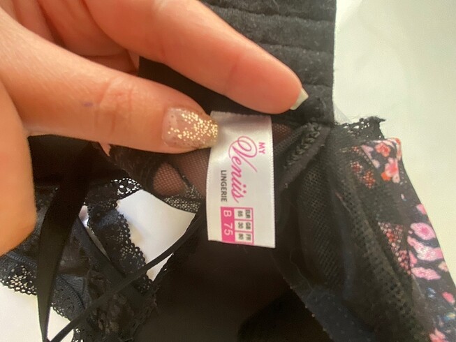 s Beden Çiçekli bralet