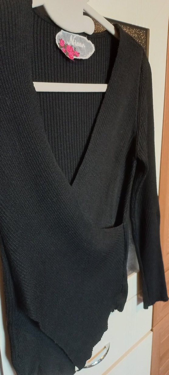 Siyah V Yaka Triko Kadın Kazak - Görsel 2