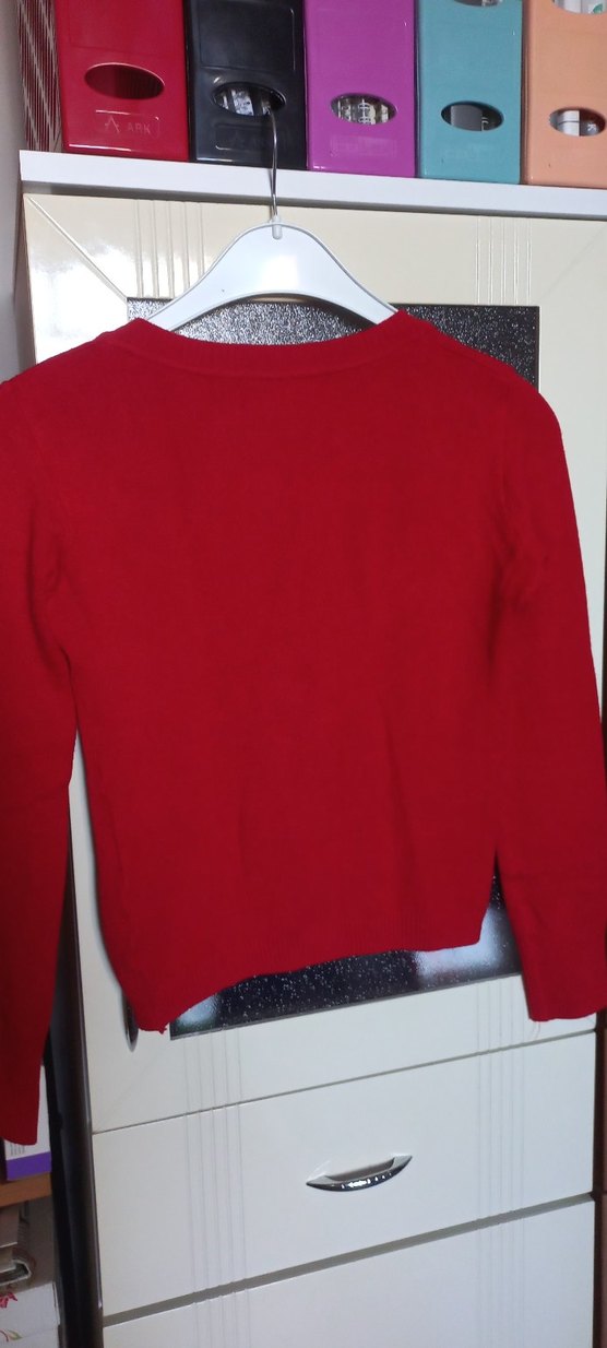 Kadın Kırmızı Düğmeli V Yaka Hırka - Görsel 3